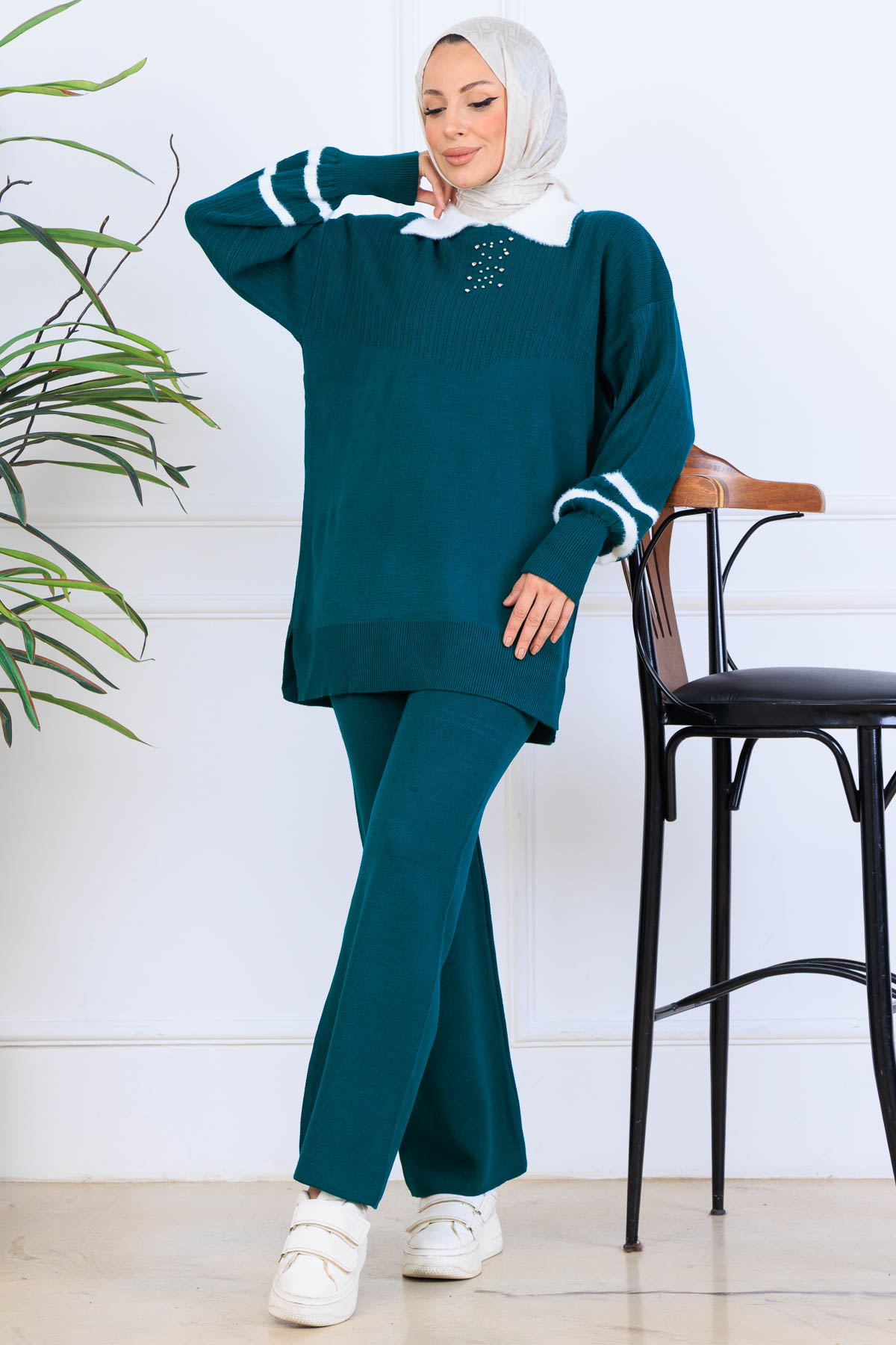Stone Embroidered Knitwear Set