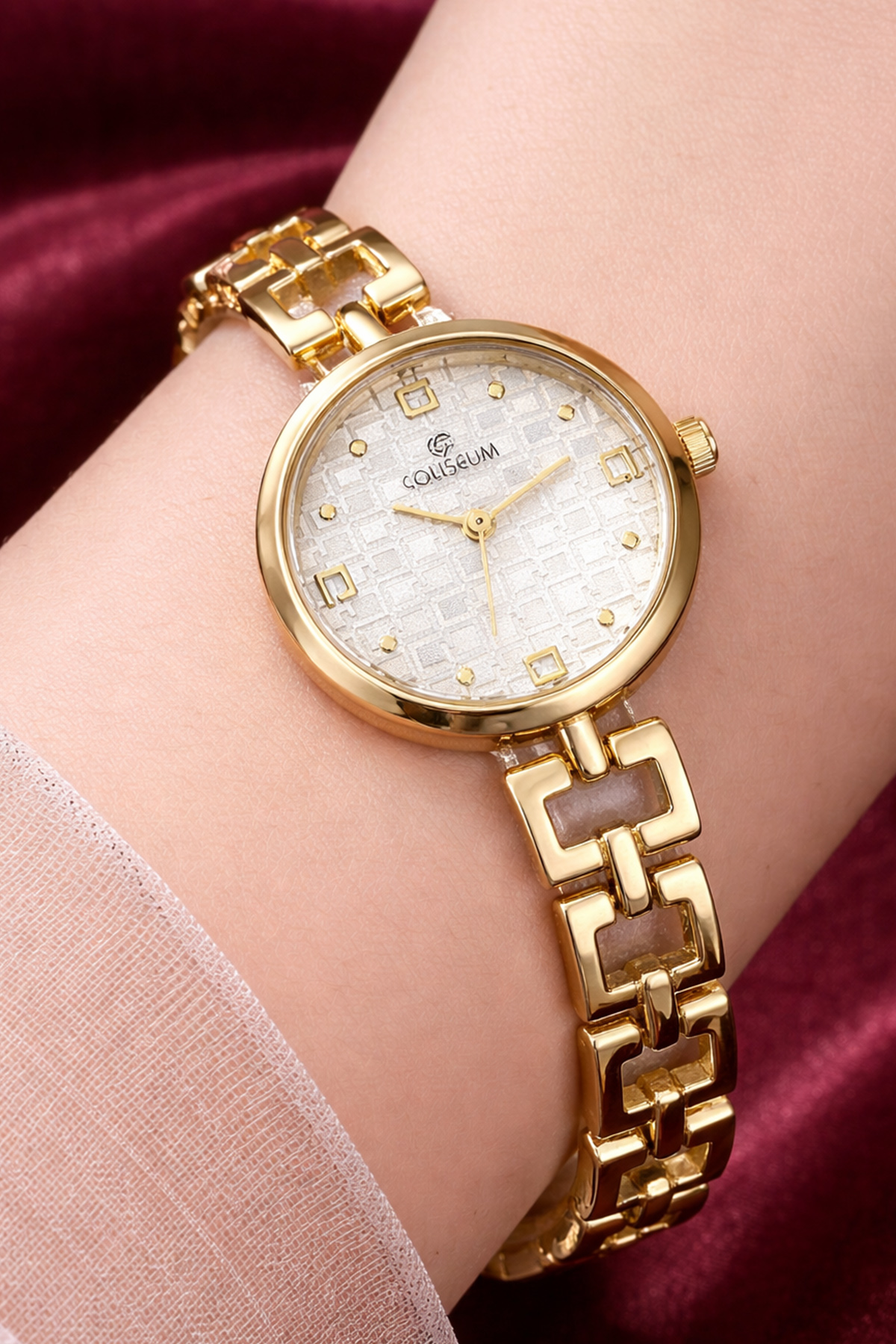 Women's Gold Watch-detail