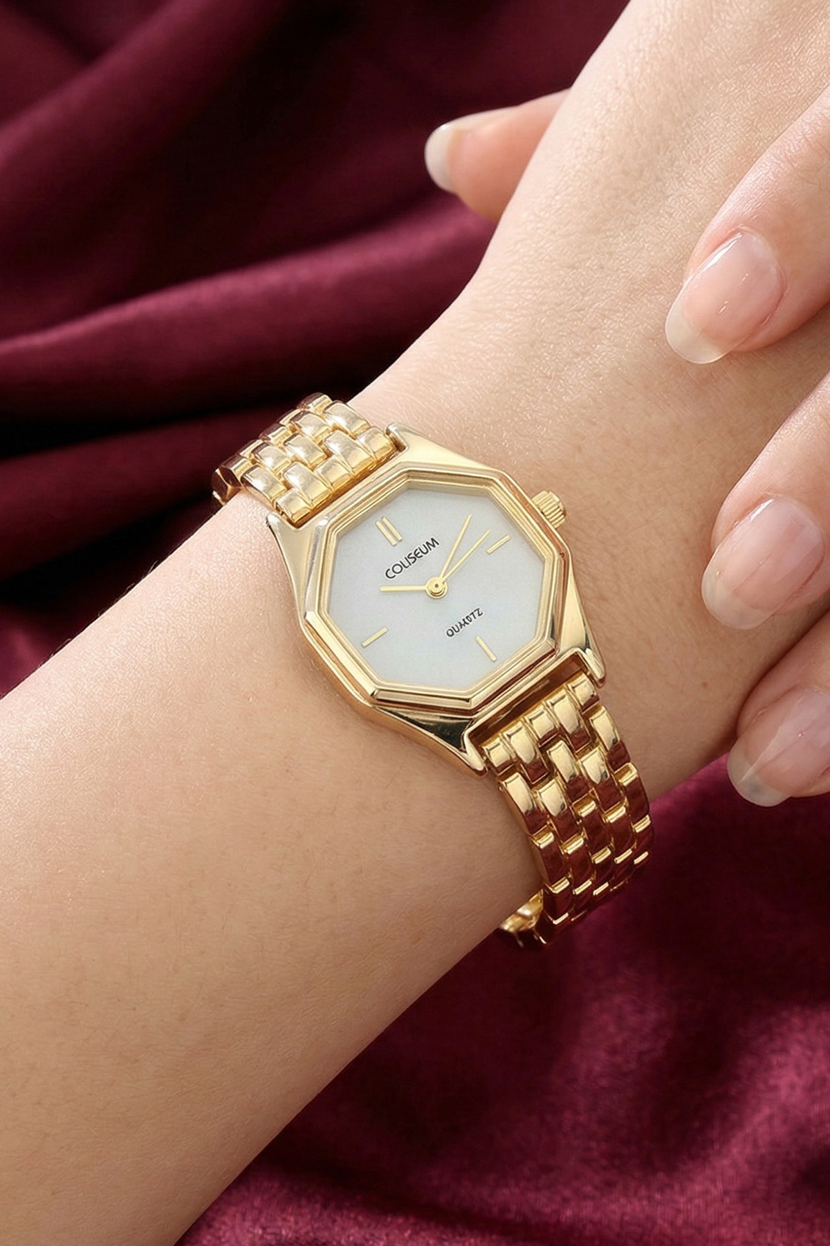 Women's Gold Watch-detail