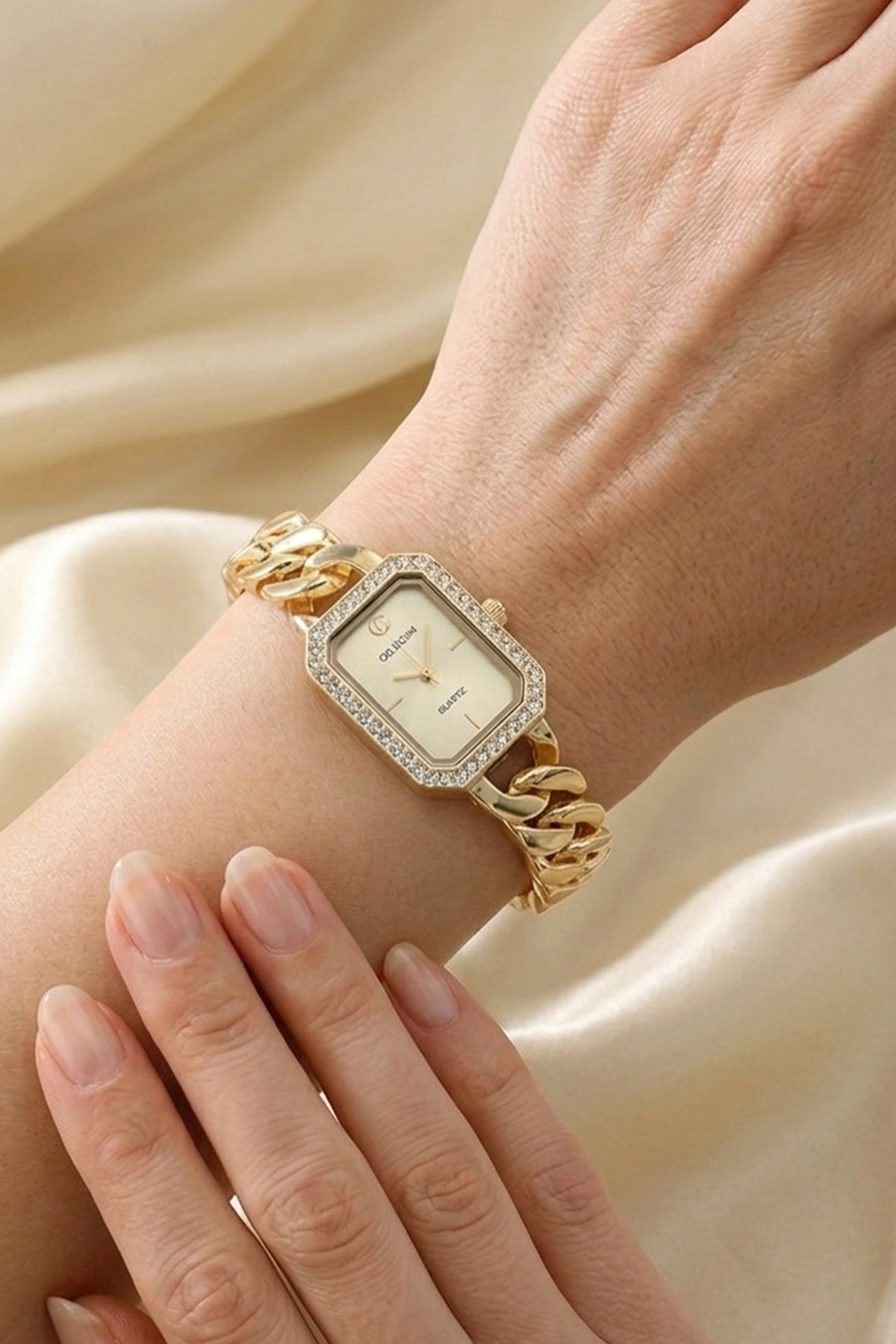 Women's Gold Watch-detail
