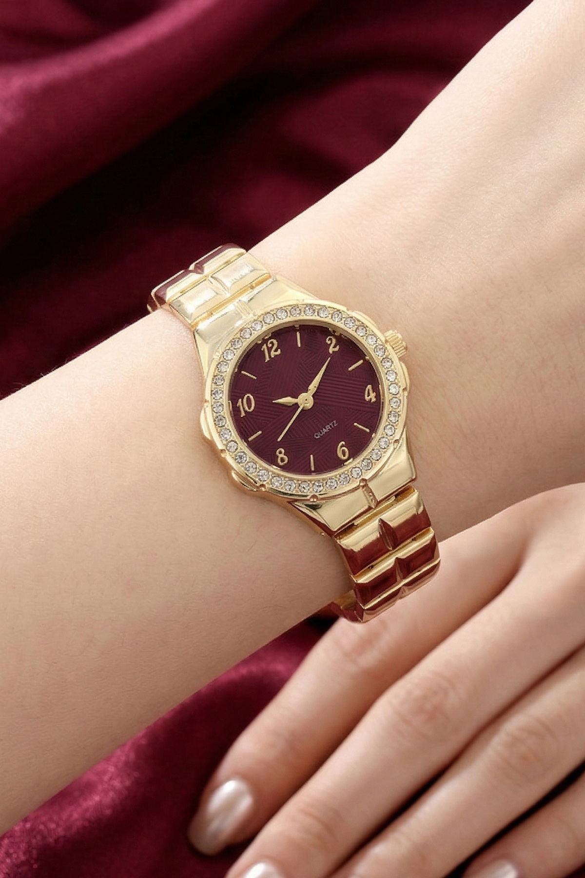 Women's Gold Watch-detail
