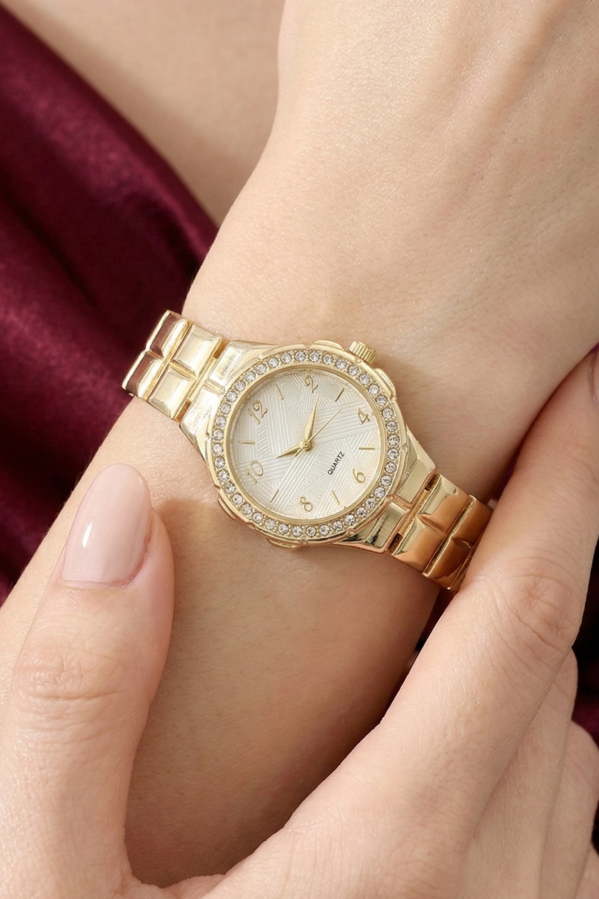 Women's Gold Watch-detail